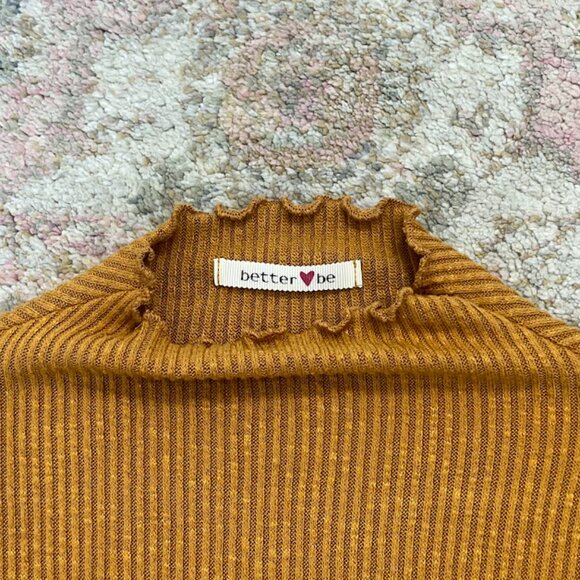 Better Be Mock Neck Ribbed Crop Top Size S - Picture 2 of 7